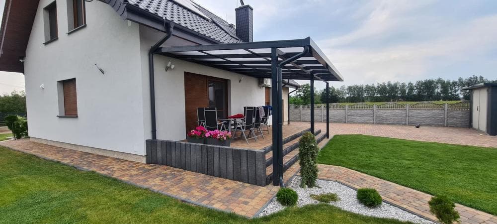 Zadaszenia i daszki — realizacja Stef-Bud 01